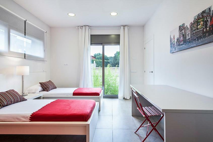Villa Garriguella Bagian luar foto